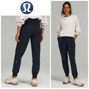 Lululemon Sz 4 Dance Studio Mid-Rise Jogger in True Navy Size 4 Swift Material